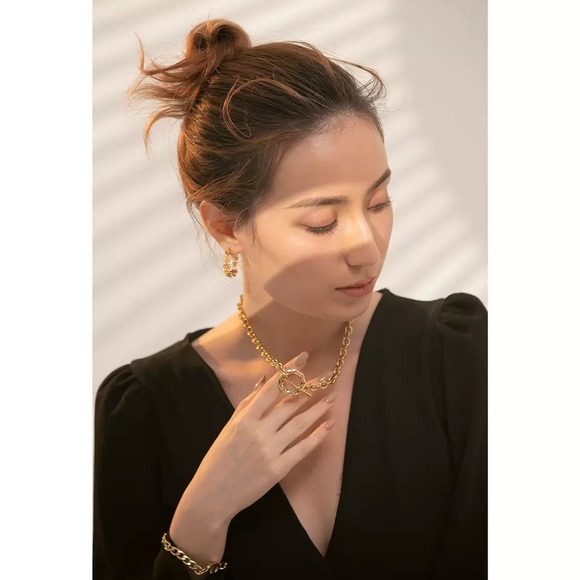 Stainless Steel Women Necklace & Bracelet Set - Picture 4 of 7